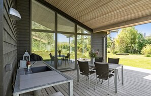 Outdoor dining - 4 bedroom cozy home in Knebel (Knebel)