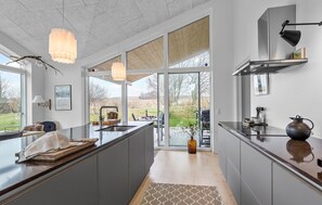 冷蔵庫、オーブン、食器洗い機、コーヒー / ティーメーカー