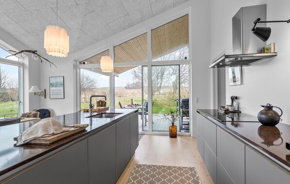 Refrigerador, horno, lavavajillas, cafetera/tetera