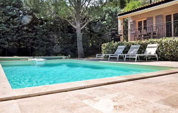 Pool - Cozy home in Rochefort Du Gard (Rochefort Du Gard)
