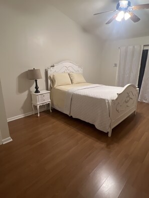 3 Schlafzimmer, Bügeleisen/Bügelbrett, WLAN, Bettwäsche