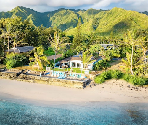 PrivateBeach w/ Views that make you believe in God|Airbnb's Top 1% Ranked Home|ONLY home with Private Beach|3 beachfront Jacuzzis|90-inch Theater Room