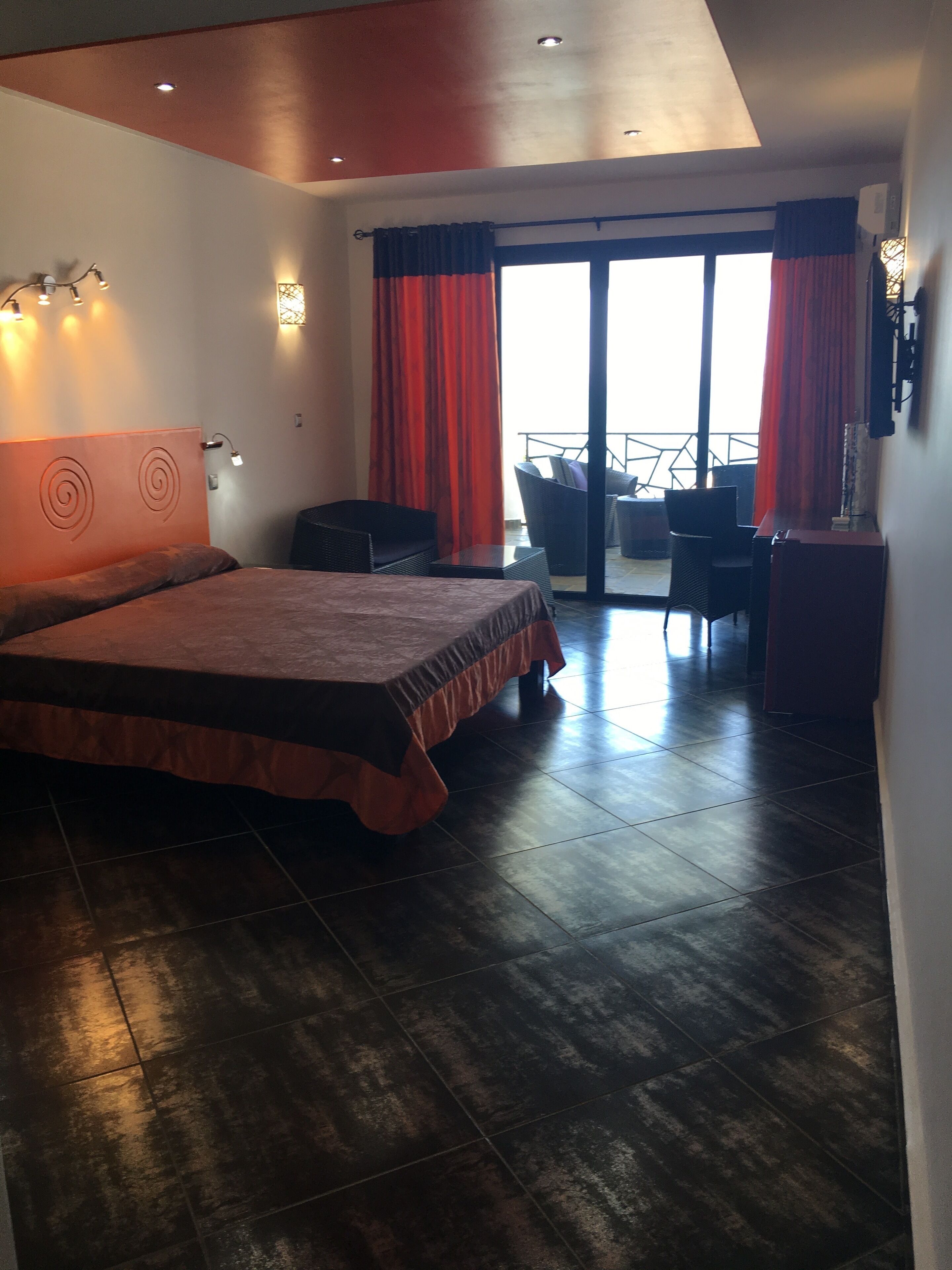 Junior Suite | In-room safe, individually furnished, desk, blackout drapes