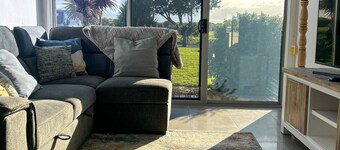 Offshore Beach House - Wi-fi & linen included