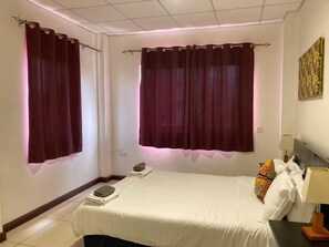 2 quartos, ferros/tábuas de passar roupa, Wi-Fi, roupa de cama