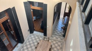 Outdoor dining - Spacious 5-bedroom house with AC and WiFi in gorgeous San Telmo, Buenos Aires. (Buenos Aires)