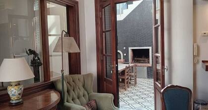 Spacious 5-bedroom house with AC and WiFi in gorgeous San Telmo, Buenos Aires.