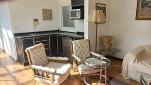 5 bedrooms, WiFi, bed sheets - Spacious 5-bedroom house with AC and WiFi in gorgeous San Telmo, Buenos Aires. (Buenos Aires)
