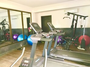 Fitness facility - Cozy 1 bedroom w/free Wi-Fi for holidays, business trips, family and friends. (Accra)
