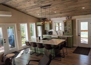 Fridge, microwave, oven, stovetop - Poplar Retreat - with hot tub (Alcida-et-Dauversière)