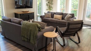 Living area - Poplar Retreat - with hot tub (Alcida-et-Dauversière)