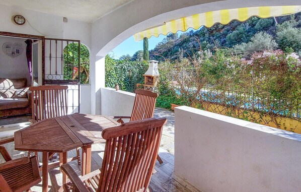 Outdoor dining - 2 bedroom cozy apartment in Benalmádena (Benalmádena)