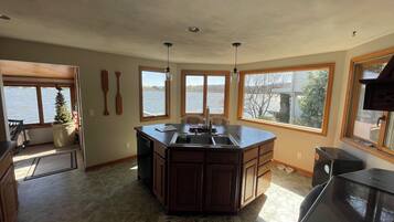 Frigorífic, microones, forn i placa de cuina