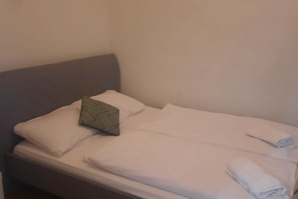 2 bedrooms, WiFi, bed sheets