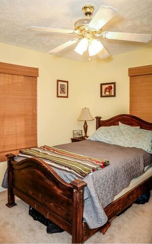 3 bedrooms, iron/ironing board, WiFi, bed sheets