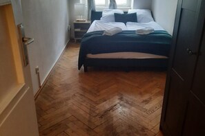 2 makuuhuonetta, silitysrauta/-lauta, Wi-Fi, vuodevaatteet