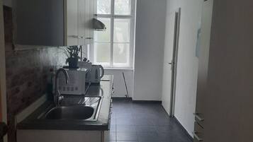 Microwave, oven, stovetop, coffee/tea maker