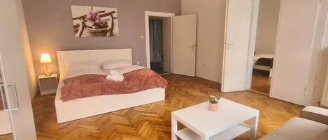 3 bedrooms, WiFi, bed sheets