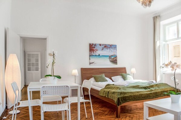 2 bedrooms, iron/ironing board, WiFi, bed sheets