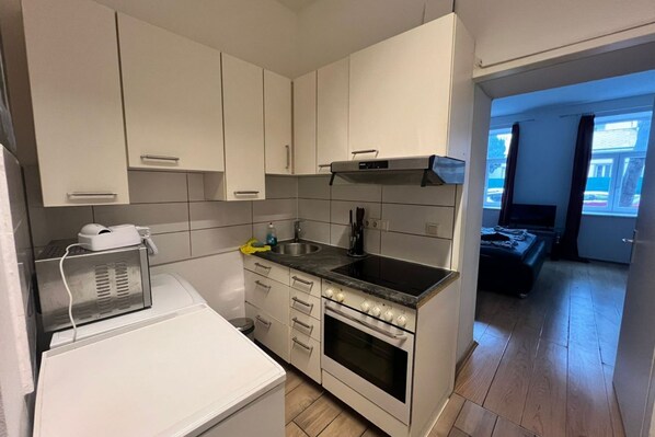 Mikrobølgeovn, ovn, kogeplade, brødrister