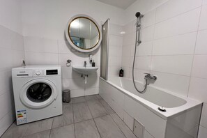 Shower, hair dryer, towels, soap - Brilliant Souterrain Apt. - Prater Amuesement Park (Vienna)