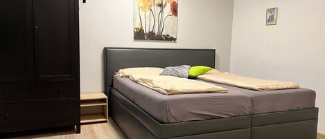 1 habitación, wifi y ropa de cama