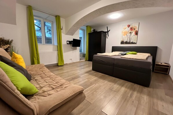 1 bedroom, WiFi, bed sheets