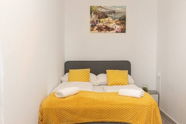 3 bedrooms, WiFi, bed sheets