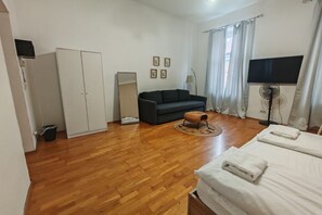 2 makuuhuonetta, silitysrauta/-lauta, Wi-Fi, vuodevaatteet