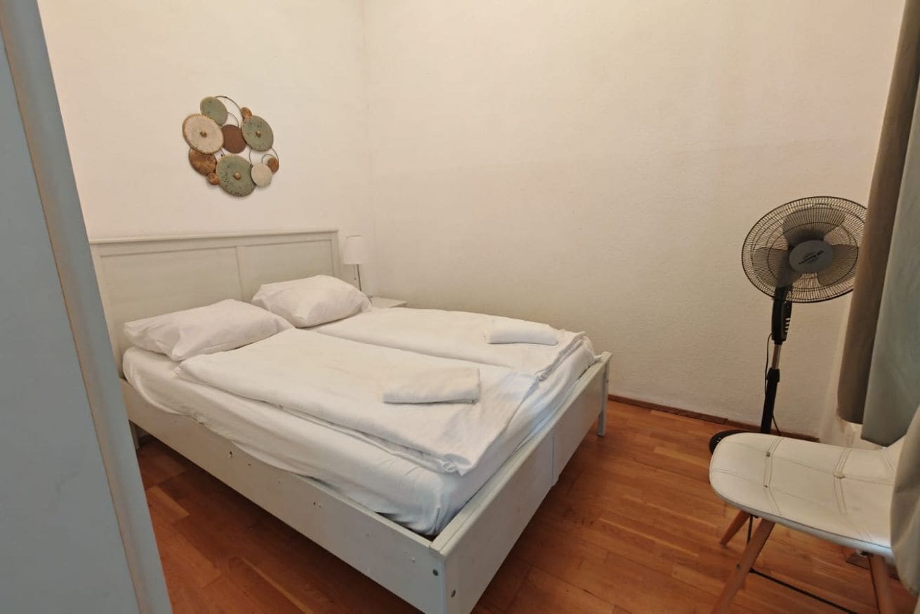 2 dormitorios, tabla de planchar con plancha, wifi y ropa de cama