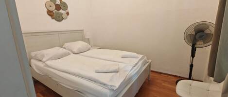 2 bedrooms, WiFi, bed sheets