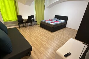1 bedroom, WiFi, bed sheets - Cozy & Neat 1BR Apt. @ Prater Stern/Ferris Wheel (Wien)