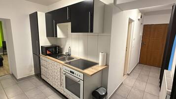 Kühlschrank, Ofen, Herdplatte, Toaster