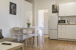 Interior - Convenient Budget 2BR Apt. Near Downtown (Wien)
