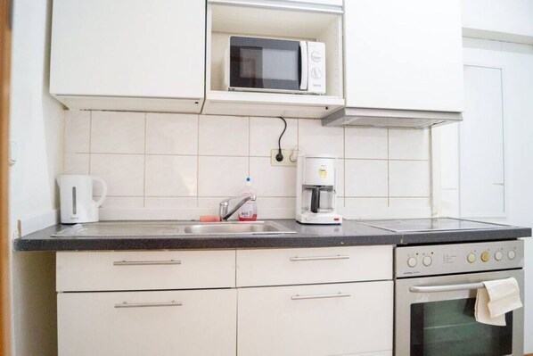Fridge, microwave, stovetop, coffee/tea maker