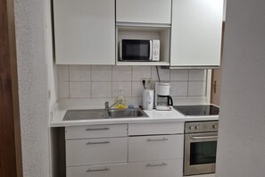 Fridge, microwave, stovetop, coffee/tea maker