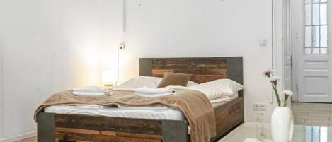 1 bedroom, WiFi, bed sheets