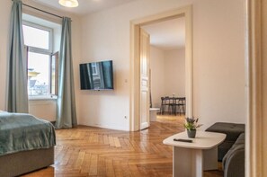 Smart TV - Roomy 2BR Apt. Near AKH -Perfect for Longstays (Wien)