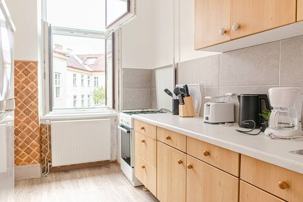Fridge, microwave, oven, stovetop