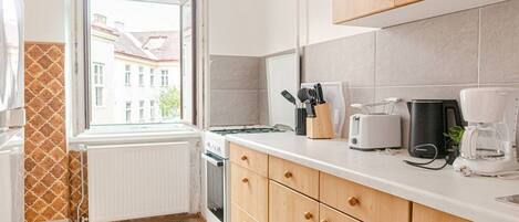 Fridge, microwave, oven, stovetop