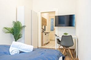Room - Modern Comforts: Chic Studio Apt Centrally Located (Vienna)