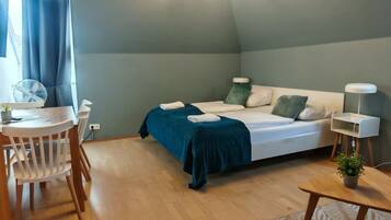 2 bedrooms, iron/ironing board, WiFi, bed sheets