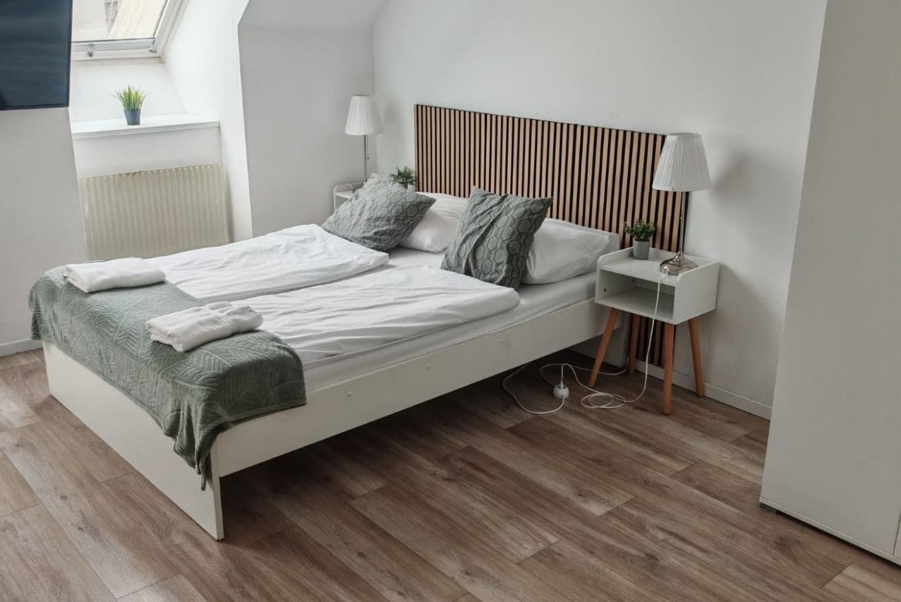 2 chambres, fer et planche à repasser, Wi-Fi, draps fournis
