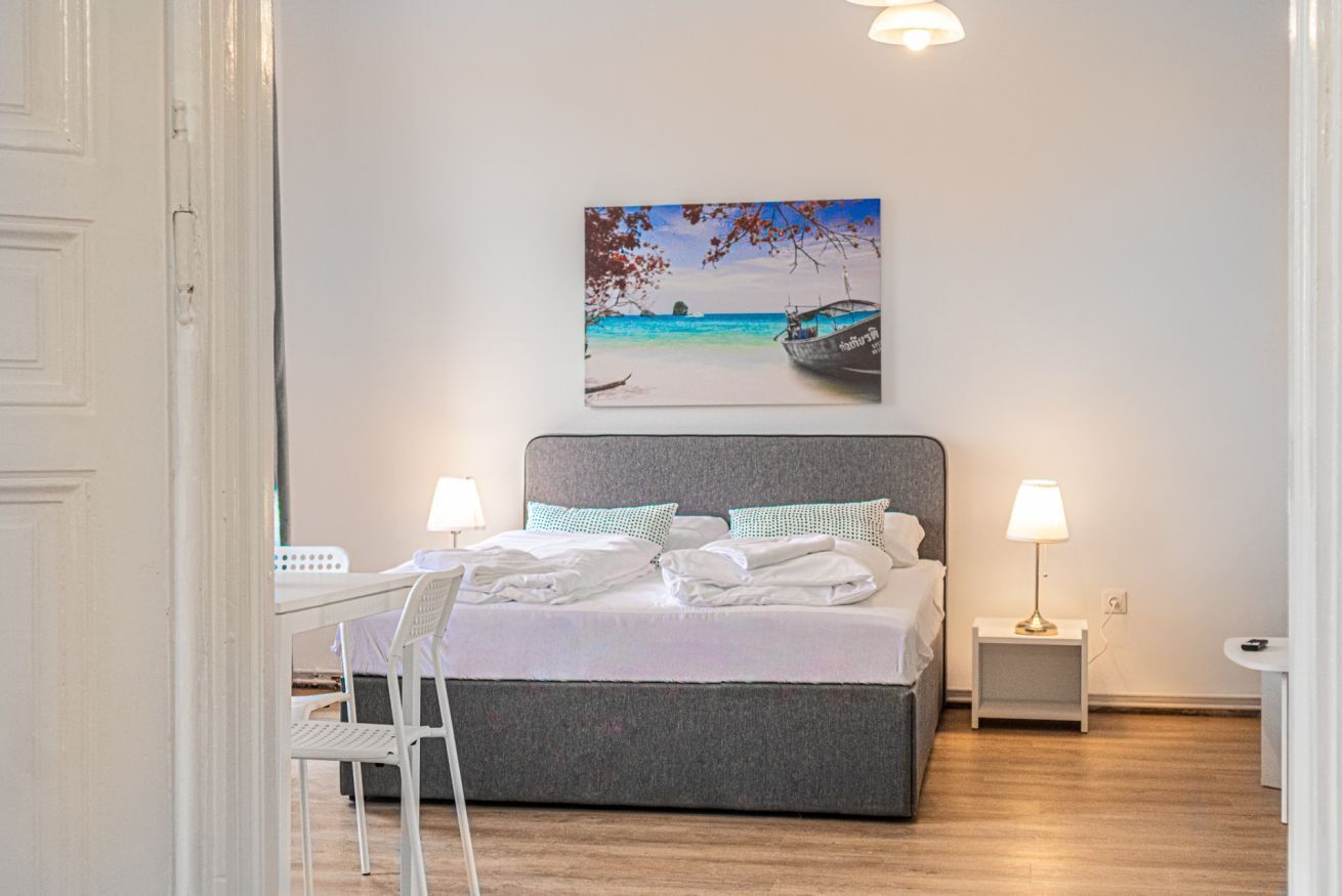 1 chambre, fer et planche à repasser, Wi-Fi gratuit, draps fournis
