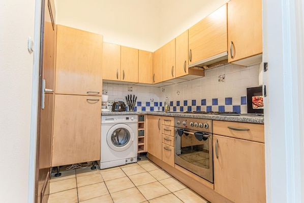 Microwave, oven, stovetop, coffee/tea maker
