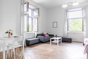 Smart TV - Cozy 2BR Apt. near AKH Hospital-ideal for Longstay (Wien)