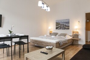 2 室のベッドルーム、WiFi、ベッドシーツ