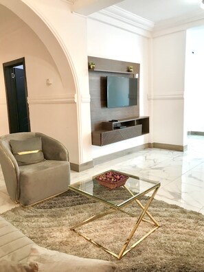 Interior - Stunning 2 bedrooms w/free breakfast & Wi-Fi for holiday, family & business trip (Accra)