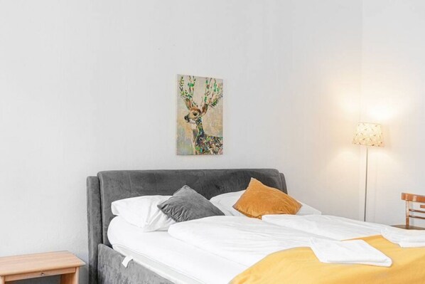 1 bedroom, WiFi, bed sheets - Vivid King Bed Apt.- 12 min. From The City Center (Wien)