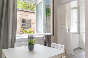 Dining - Stunning 1BR Apt. near AKH Building for Everyone (Wien)